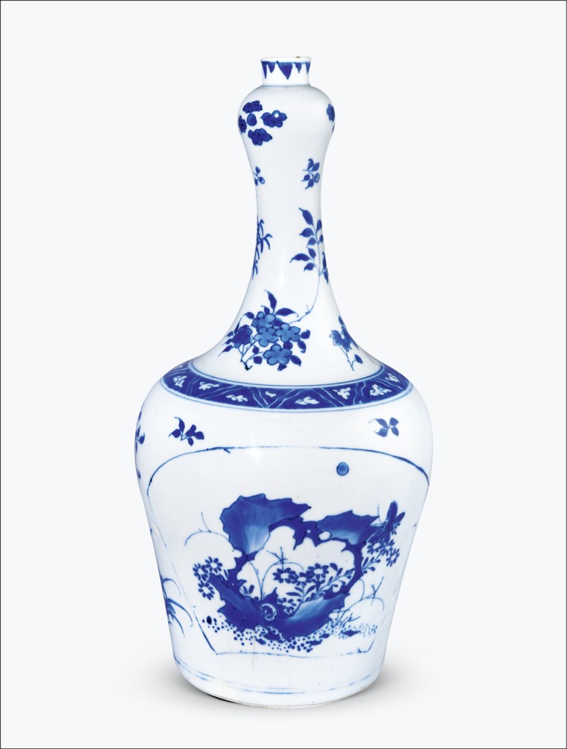 明崇祯 青花开光博古清供图蒜头瓶 - 图1