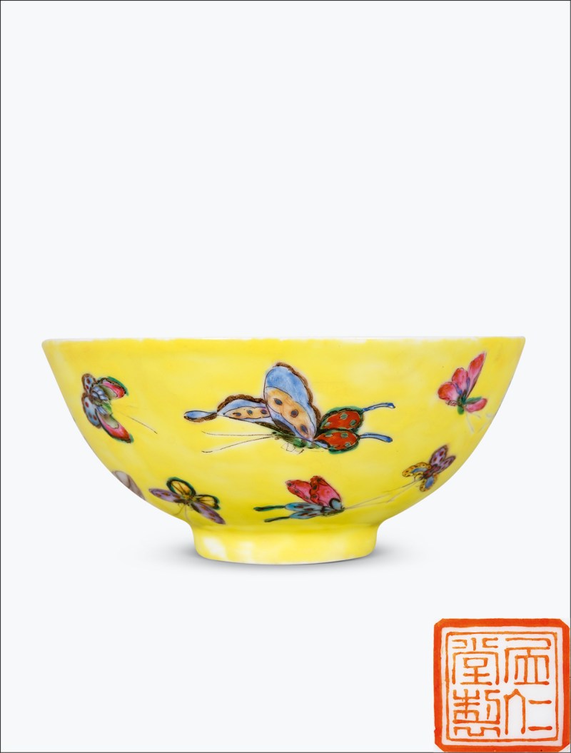 民国 黄地粉彩百蝶图茶圆