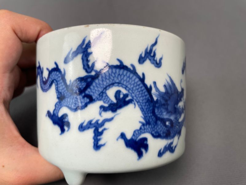 清中期 青花云龙纹三足炉 - 图8