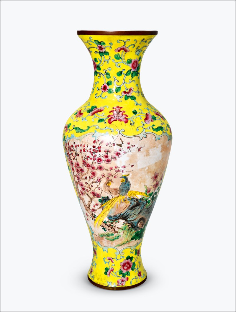 清 铜胎画珐琅缠枝花卉开光山水花鸟纹瓶
