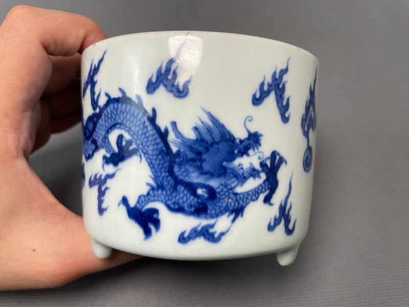 清中期 青花云龙纹三足炉 - 图9