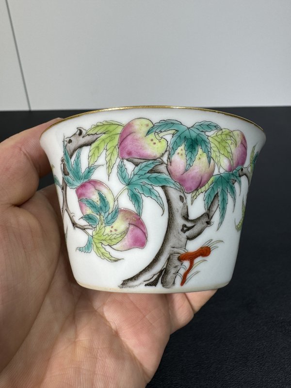 清光绪 粉彩九桃纹马蹄杯 - 图2