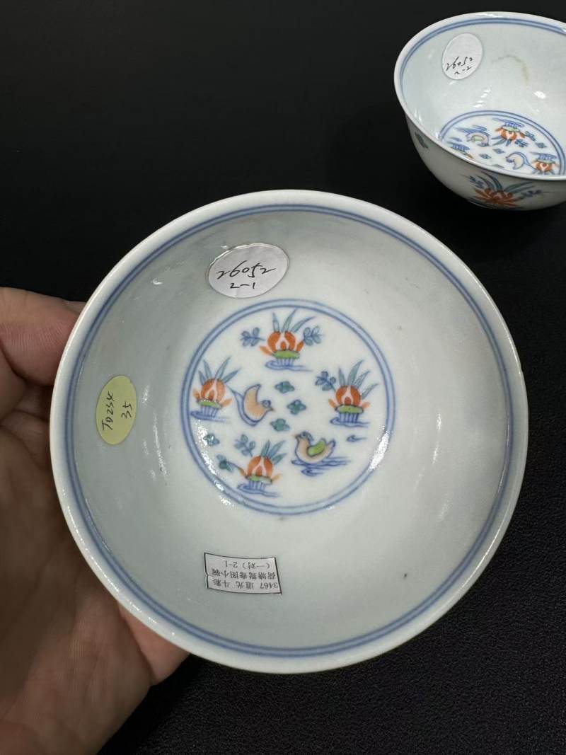 清道光 斗彩荷塘鸳鸯图小碗一对 - 图7