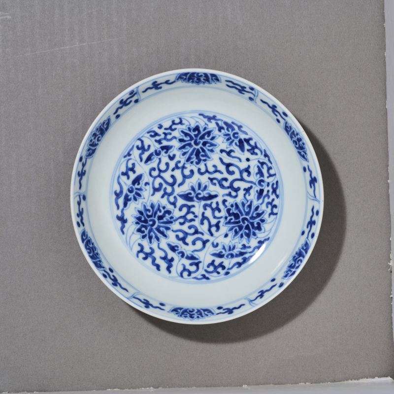 清同治 青花缠枝莲纹盘 - 图3