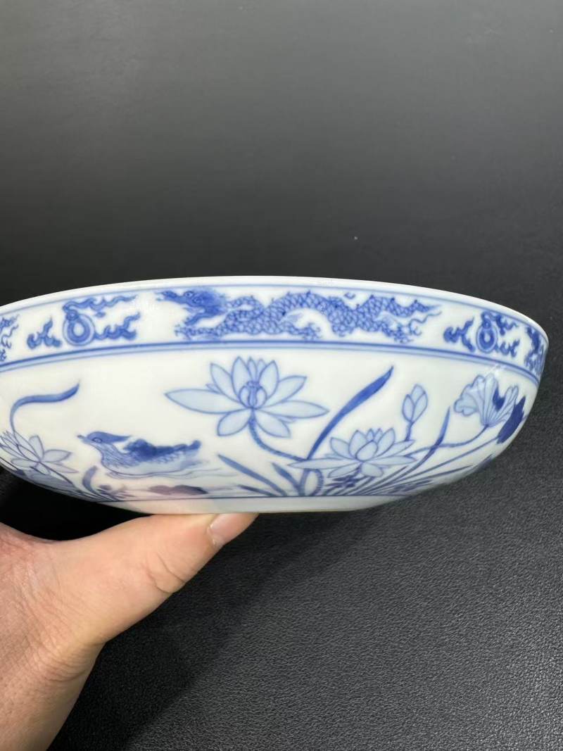 清雍正 青花荷塘鸳鸯卧足盘 - 图4