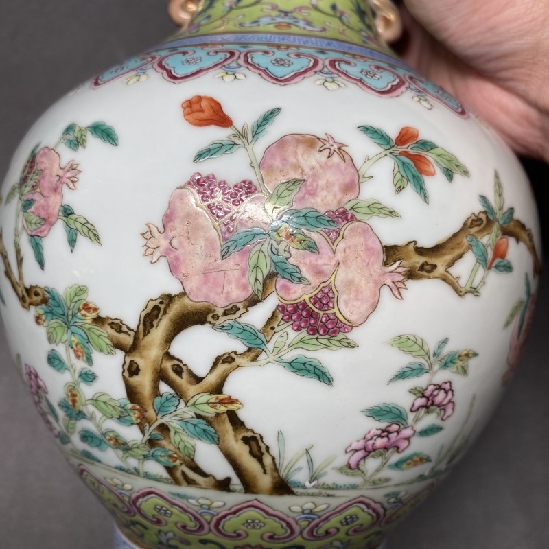 清嘉庆 洋彩榴开百子图象耳瓶 - 图16