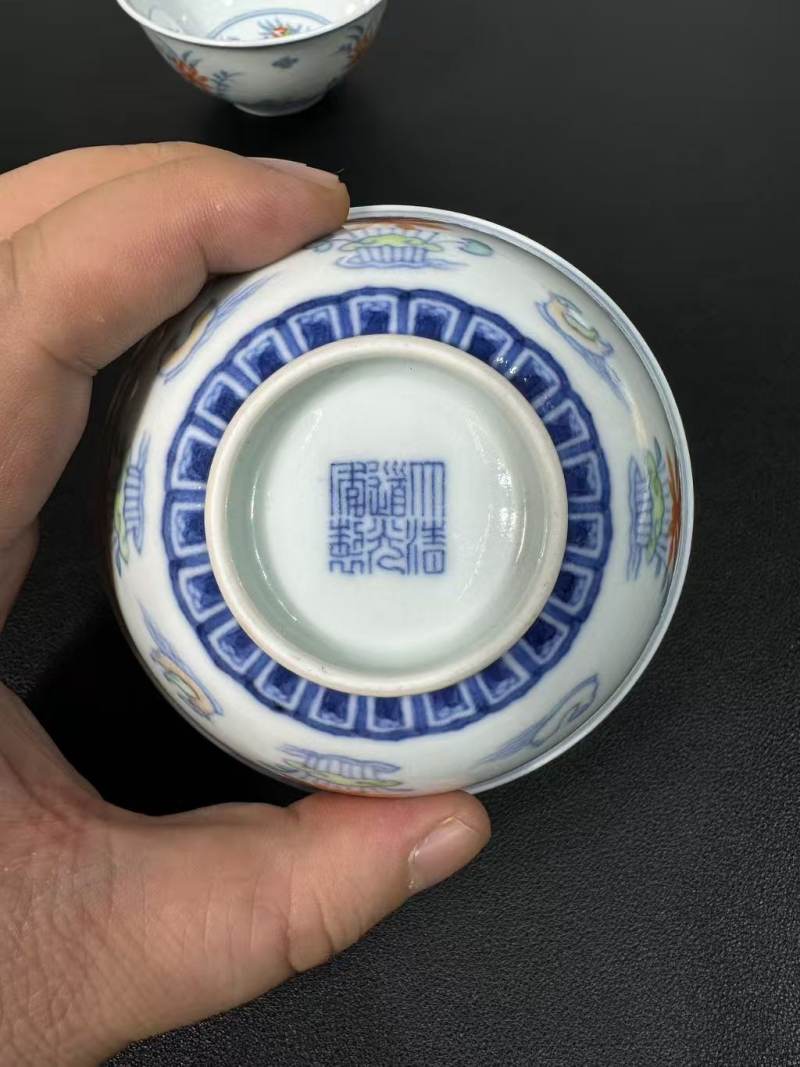 清道光 斗彩荷塘鸳鸯图小碗一对 - 图11