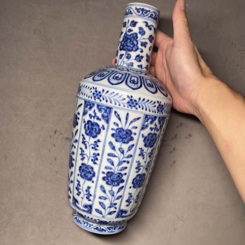 清乾隆 青花折枝花卉纹纸槌瓶 - 图5