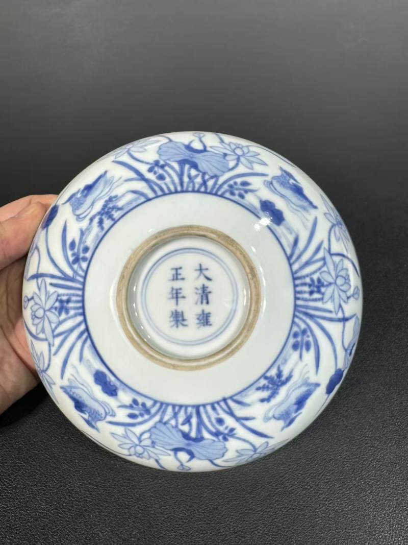 清雍正 青花荷塘鸳鸯卧足盘 - 图8