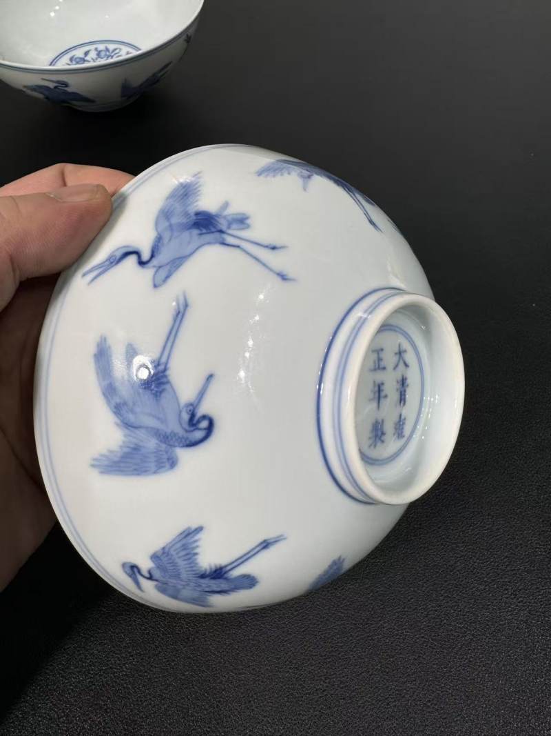 清雍正 青花内九桃纹外八鹤碗一对 - 图11