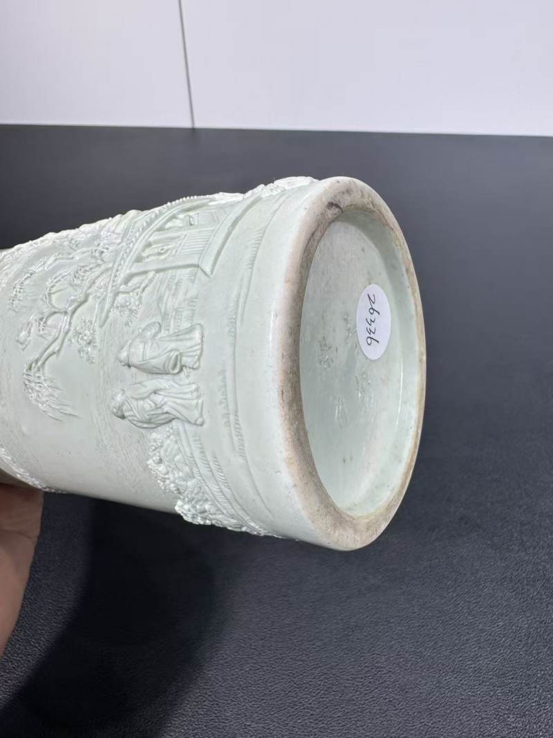 清道光 湖水绿釉刻瓷湖畔寻幽纹笔筒 - 图7