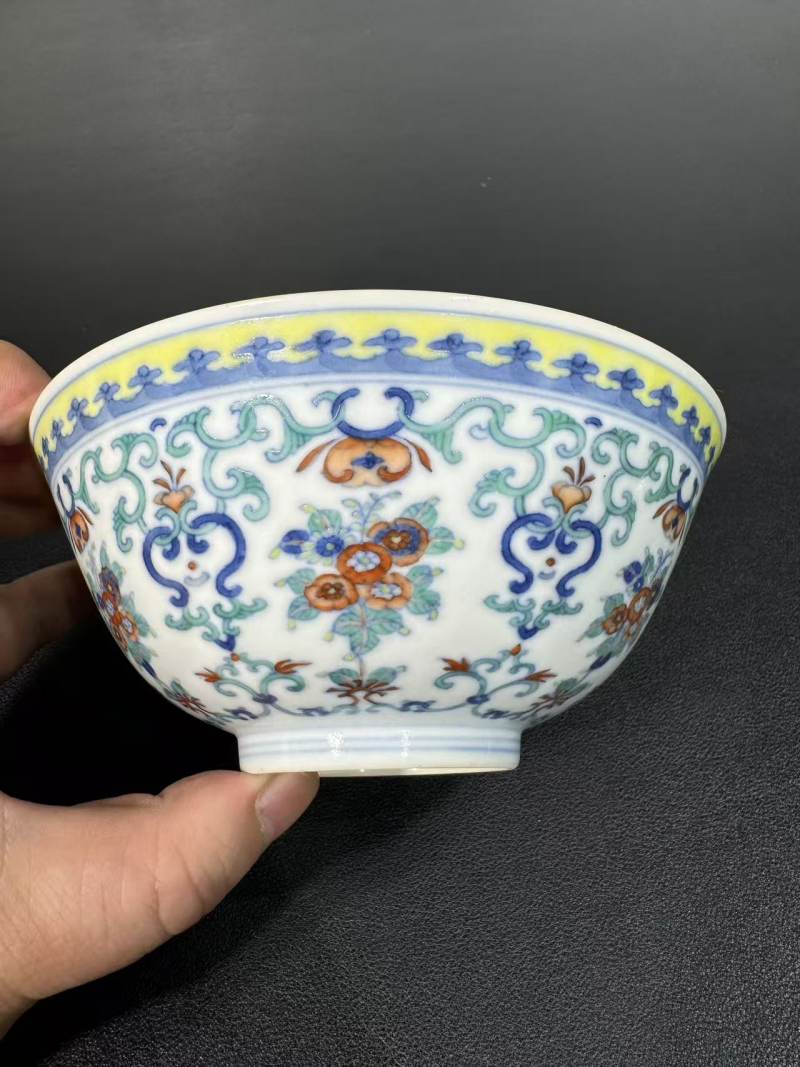 清道光 斗彩花卉纹碗 - 图3
