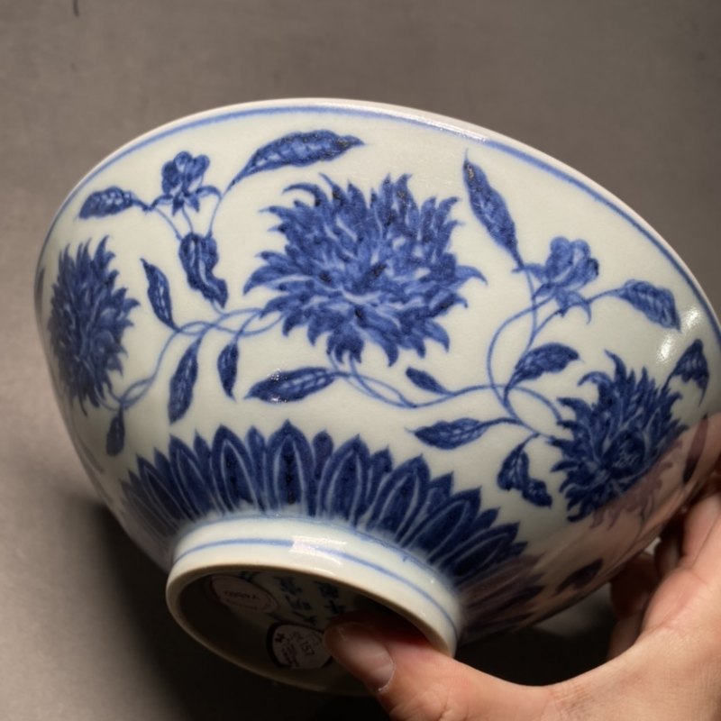 明宣德 内暗花外青花缠枝花卉纹斗笠碗 - 图12