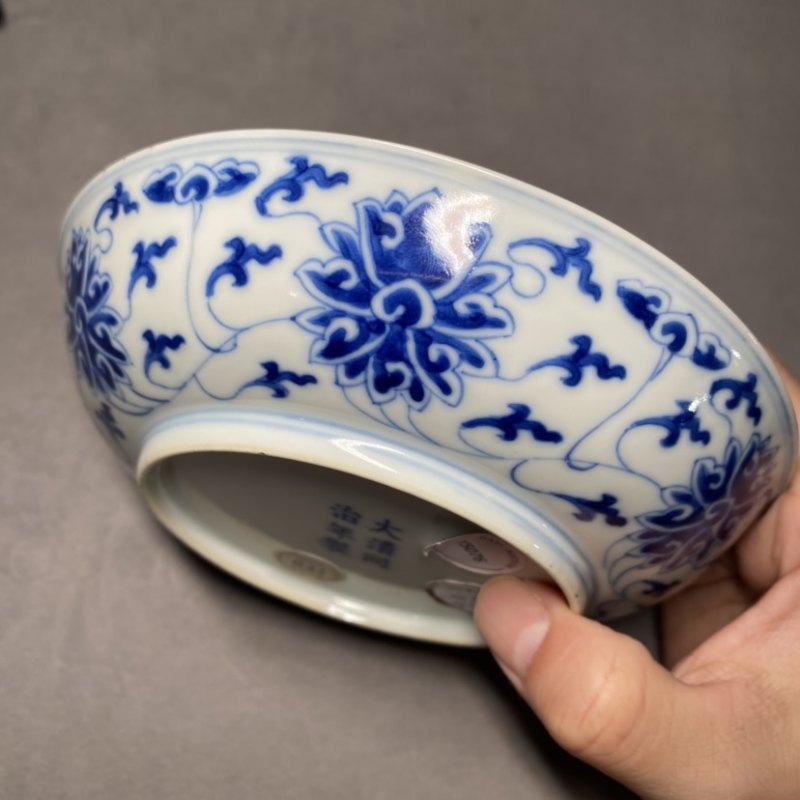 清同治 青花缠枝莲纹盘 - 图7