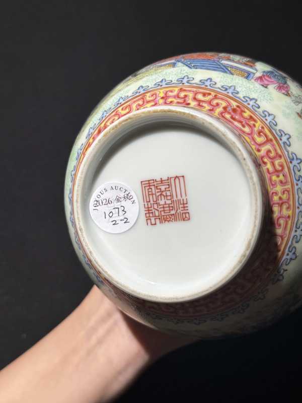 民国 粉彩百子闹春图小赏瓶一对 - 图16