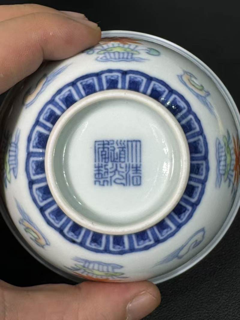 清道光 斗彩荷塘鸳鸯图小碗一对 - 图12