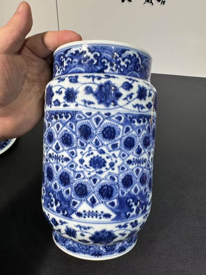 清乾隆 青花几何花卉纹壮罐 - 图3
