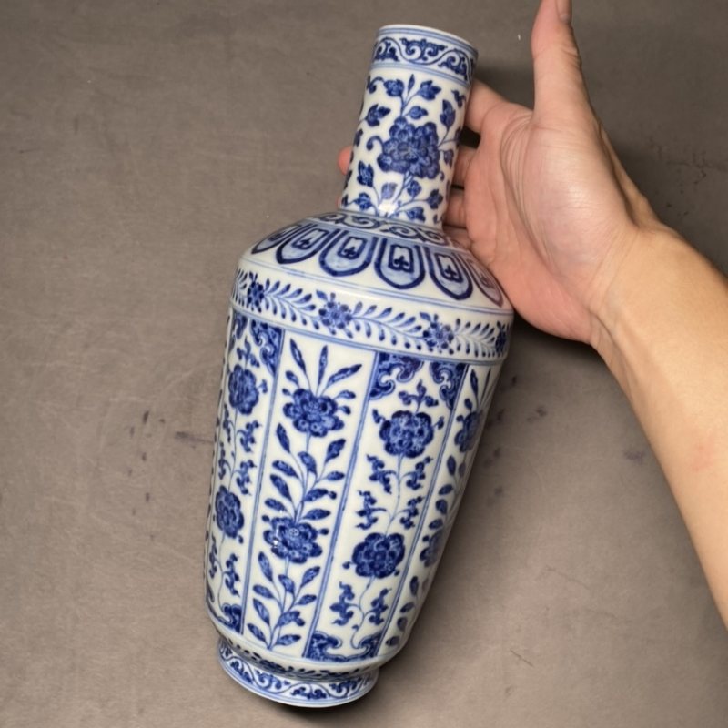 清乾隆 青花折枝花卉纹纸槌瓶 - 图6