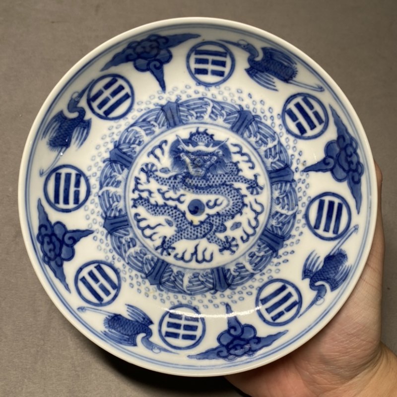 清光绪 青花云鹤八卦龙纹盘一对 - 图9