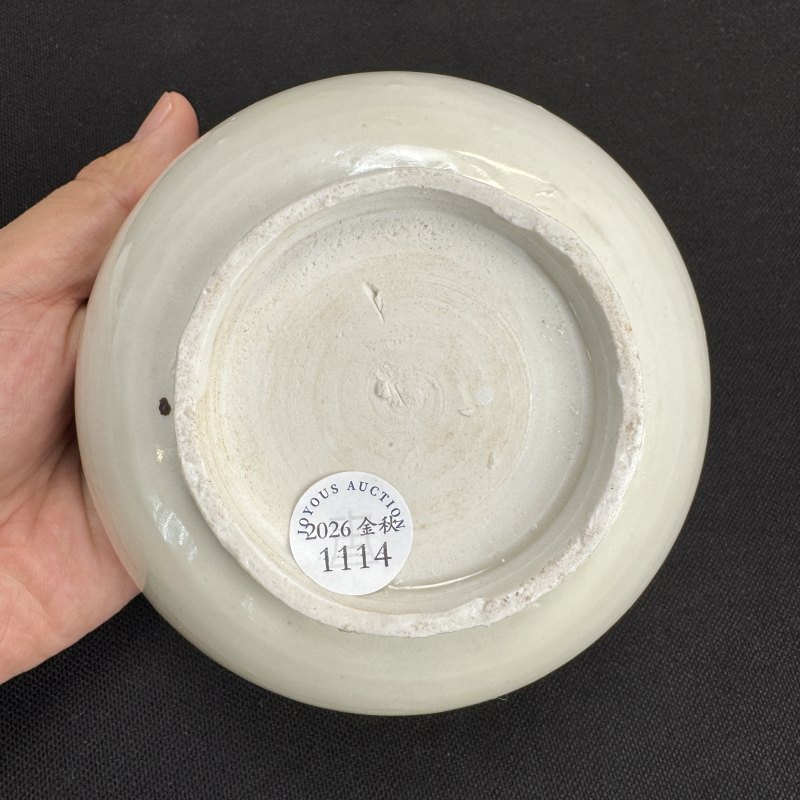 明 白釉刻仰莲纹捧盒 - 图9