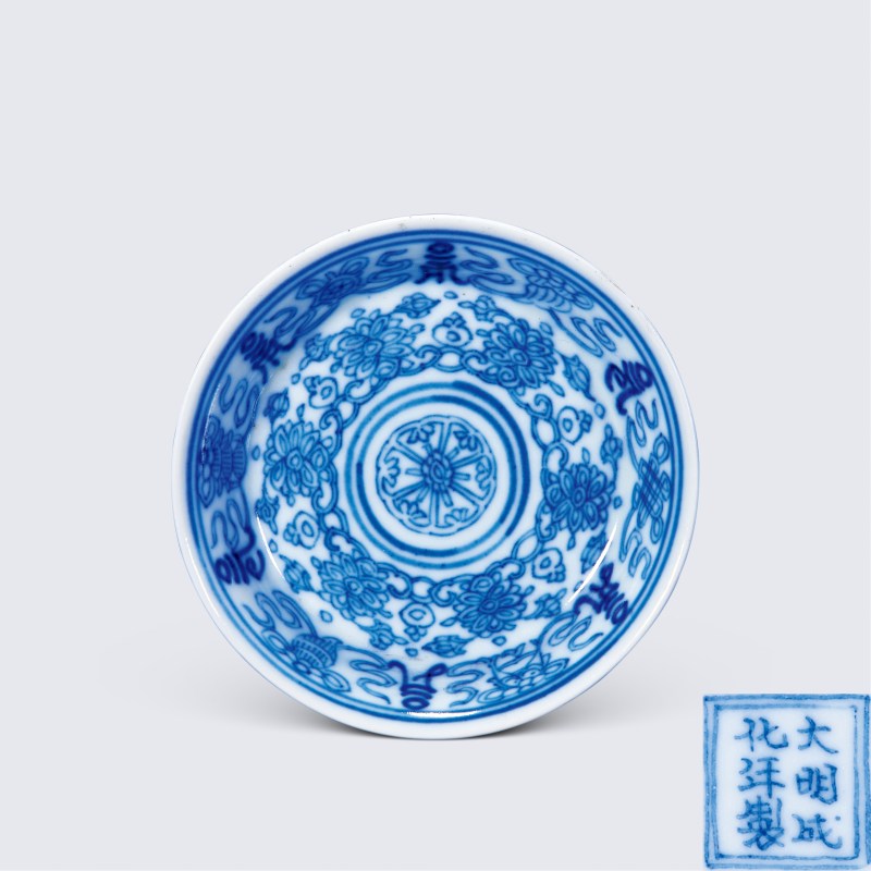 清乾隆 青花淡描莲托八宝梵文小盘 - 图1