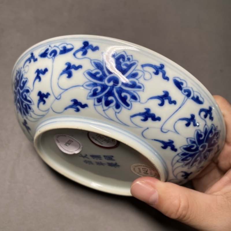 清同治 青花缠枝莲纹盘 - 图8