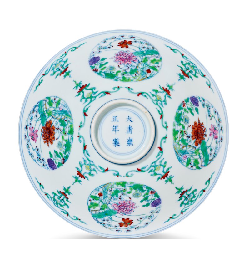 清雍正 斗彩开光四季花卉团蝶纹斗笠碗 - 图2