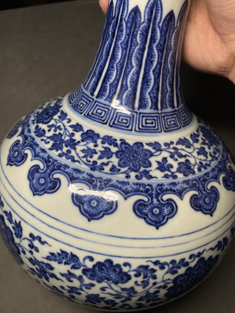 清乾隆 青花缠枝莲纹玉堂春瓶 - 图13