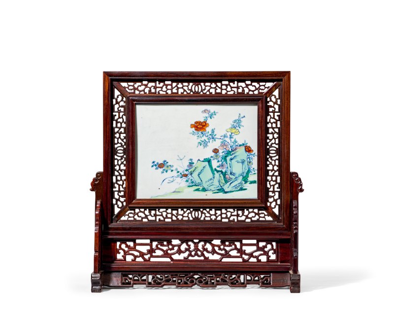 清乾隆 斗彩洞石花卉图插屏