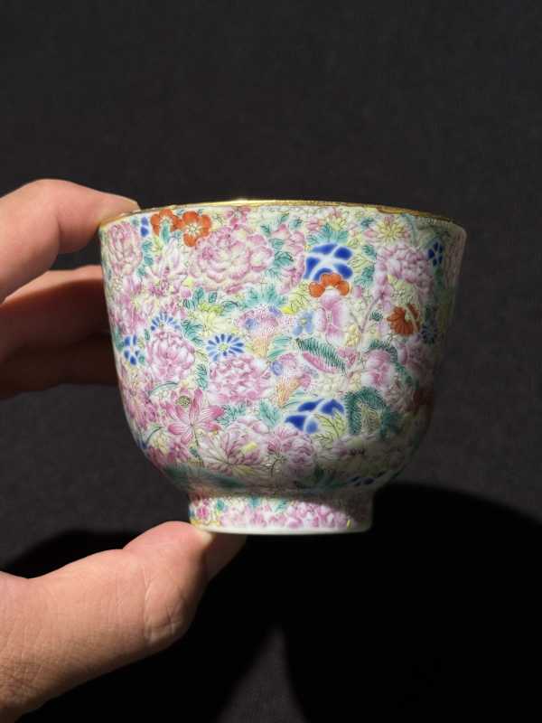 清嘉庆 粉彩万花献瑞图茶圆 - 图5