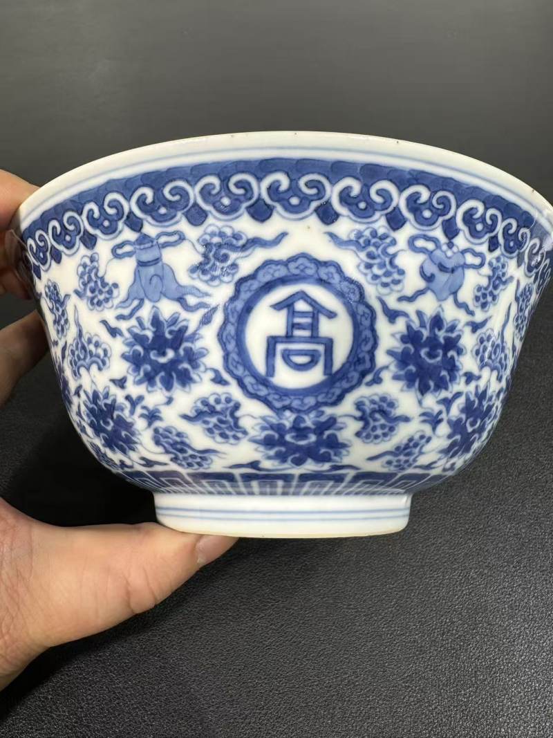 清道光 青花缠枝莲“山高水长”碗 - 图3