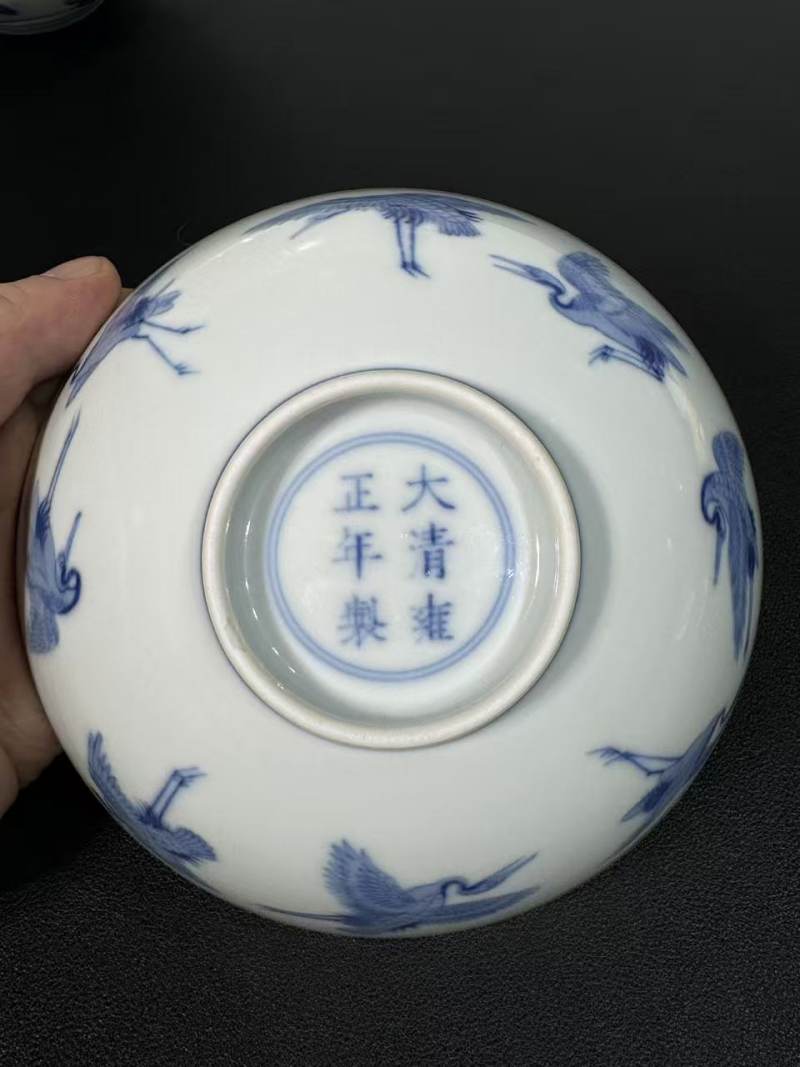 清雍正 青花内九桃纹外八鹤碗一对 - 图13
