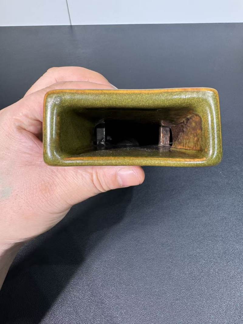 清乾隆 茶叶末地堆塑《惜花》诗文衔环双兽耳壁瓶 - 图8