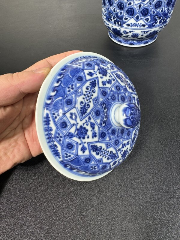 清乾隆 青花几何花卉纹壮罐 - 图4