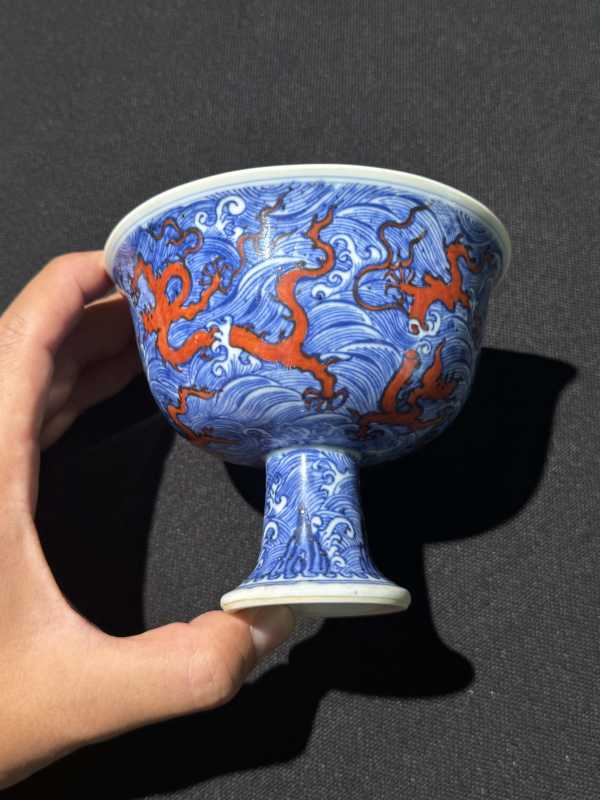 清康熙 青花矾红海水龙纹高足杯 - 图8