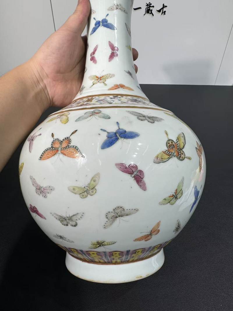清光绪 粉彩百蝶纹赏瓶 - 图4