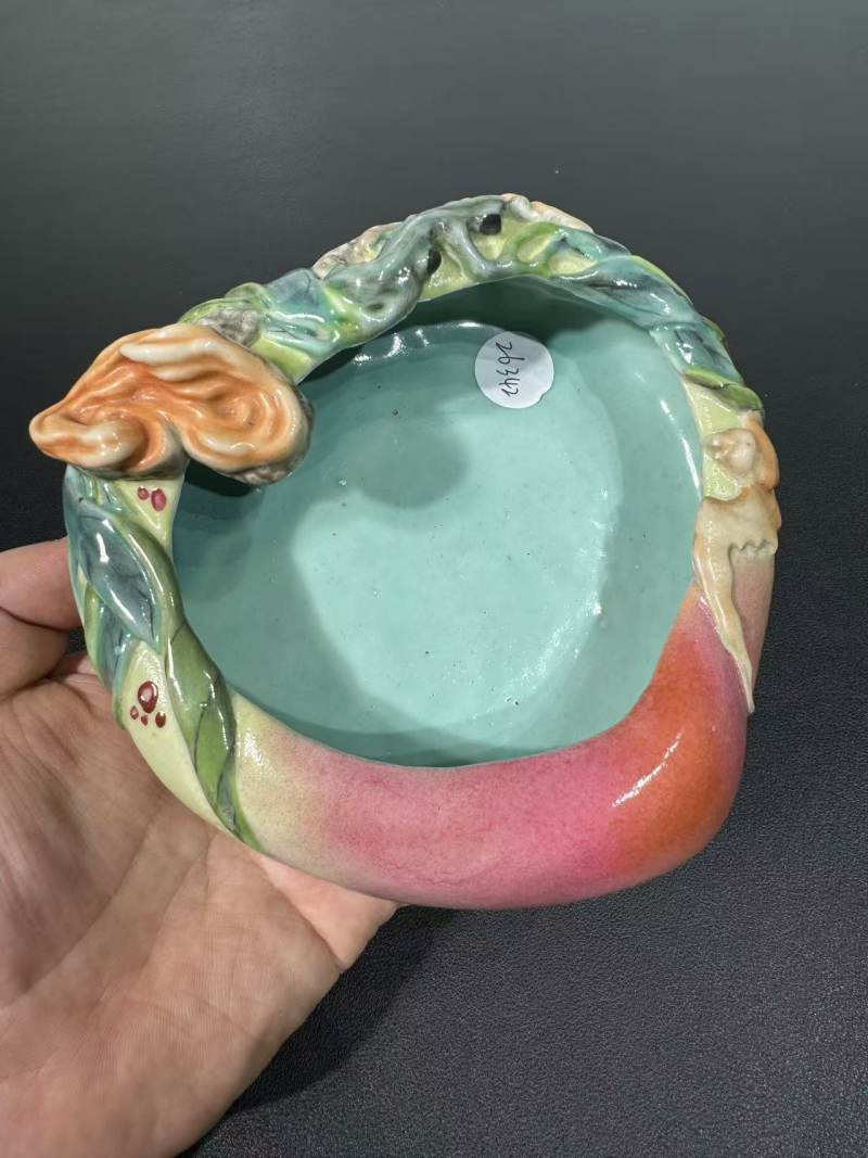 清乾隆 粉彩福寿灵芝桃形洗 - 图2