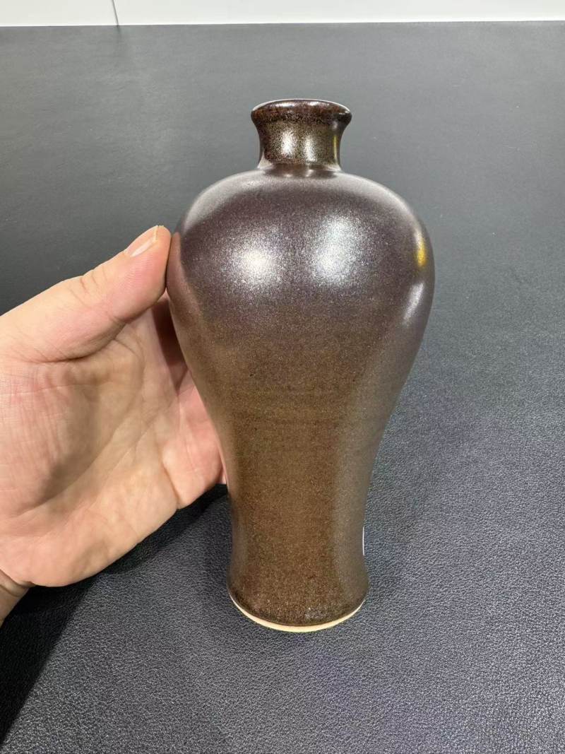 清雍正 铁锈花釉梅瓶 - 图2