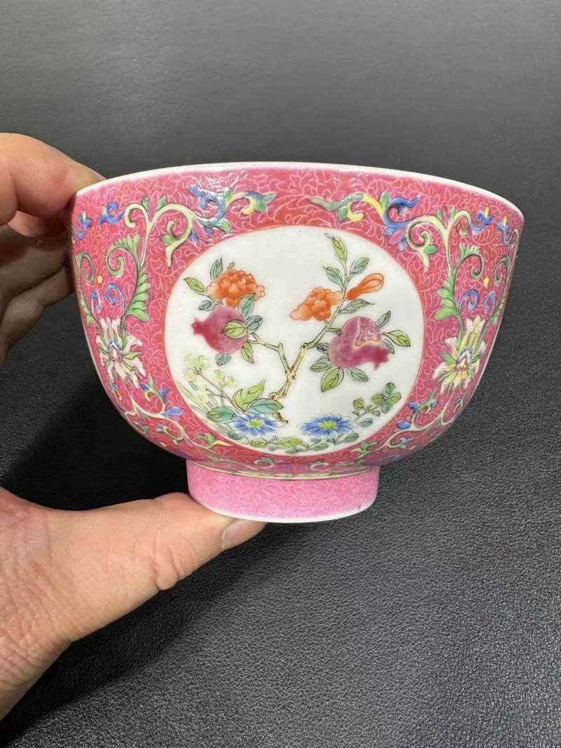 清道光 胭脂粉地洋彩轧道四季花卉纹碗 - 图3