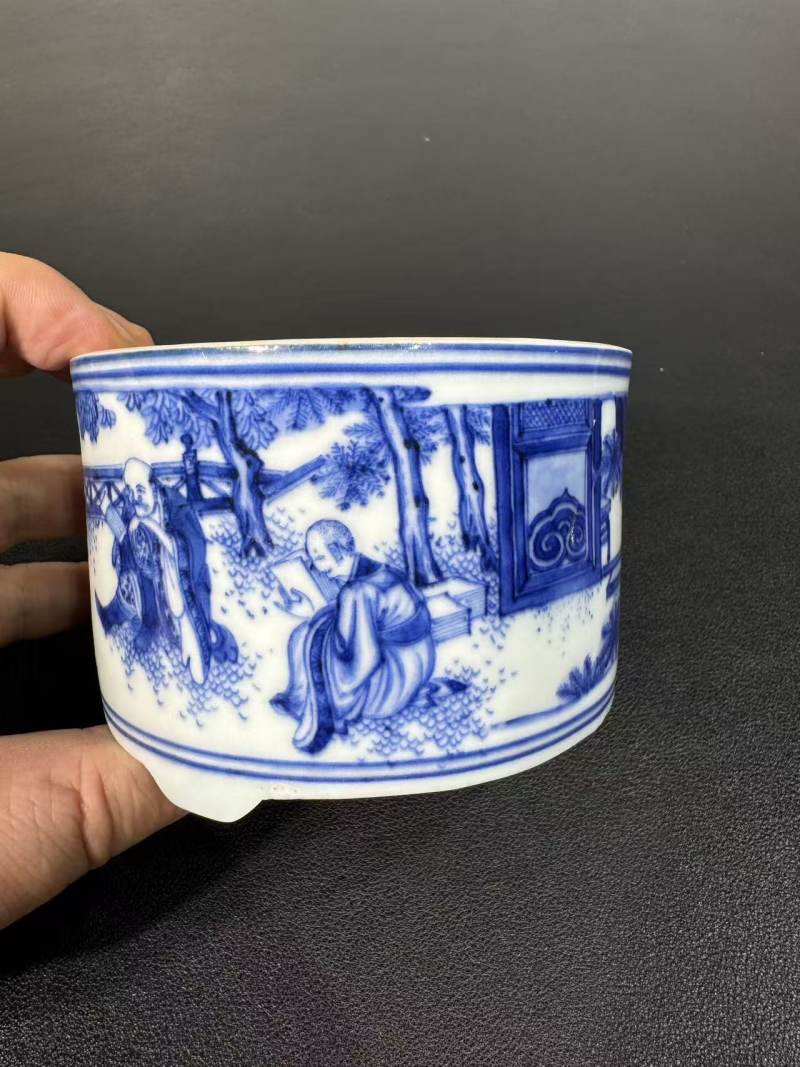 明崇祯 青花达摩诵经图琴炉 - 图2