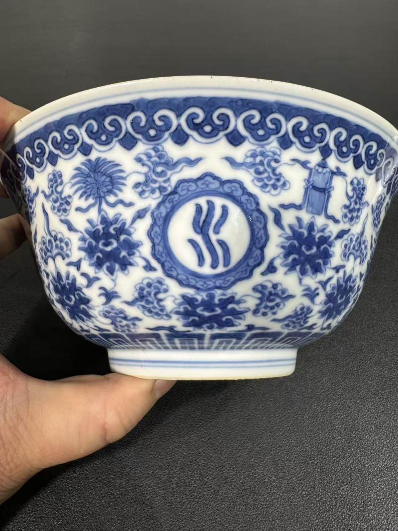 清道光 青花缠枝莲“山高水长”碗 - 图4