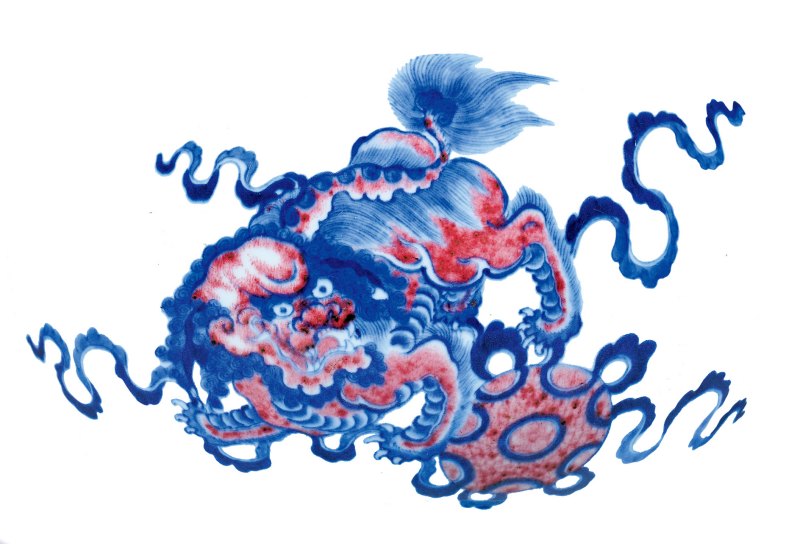 清乾隆 青花釉里红狮子滚绣球纹蒜头弦纹瓶 - 图3