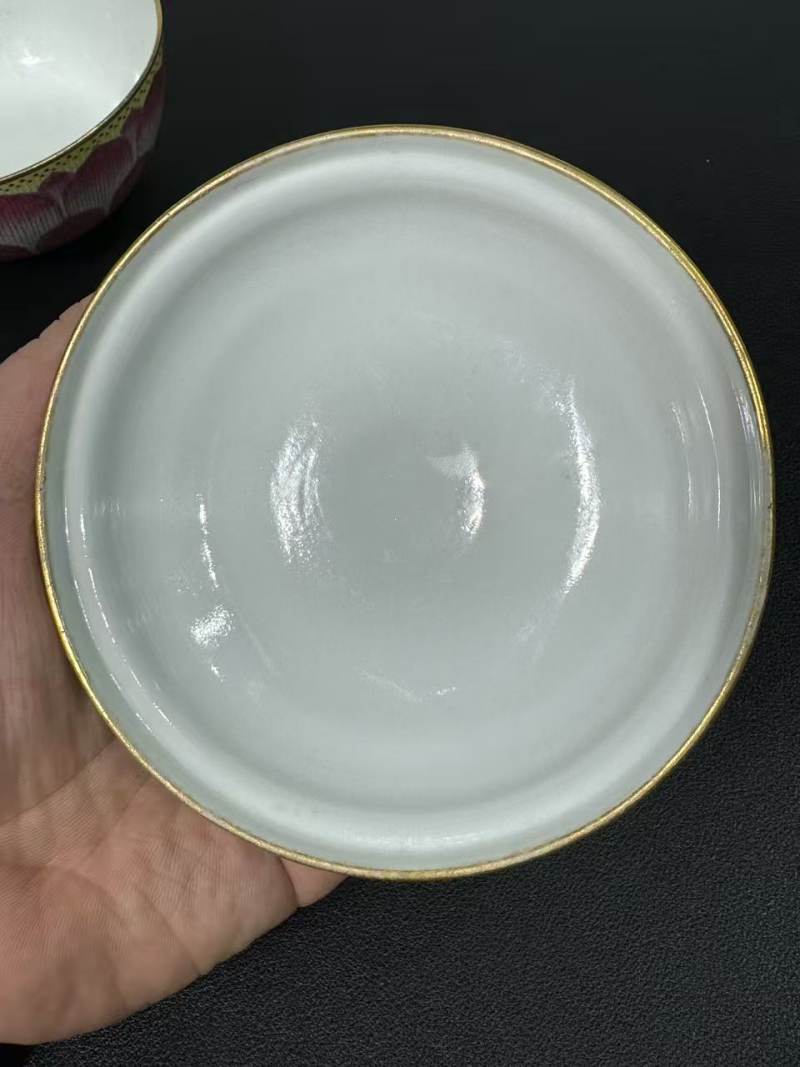 清道光 粉彩描金莲花盖碗一对 - 图17
