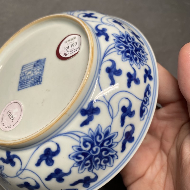 清乾隆 青花缠枝莲纹盘 - 图9