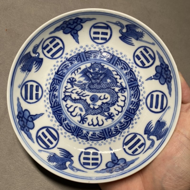 清光绪 青花云鹤八卦龙纹盘一对 - 图5