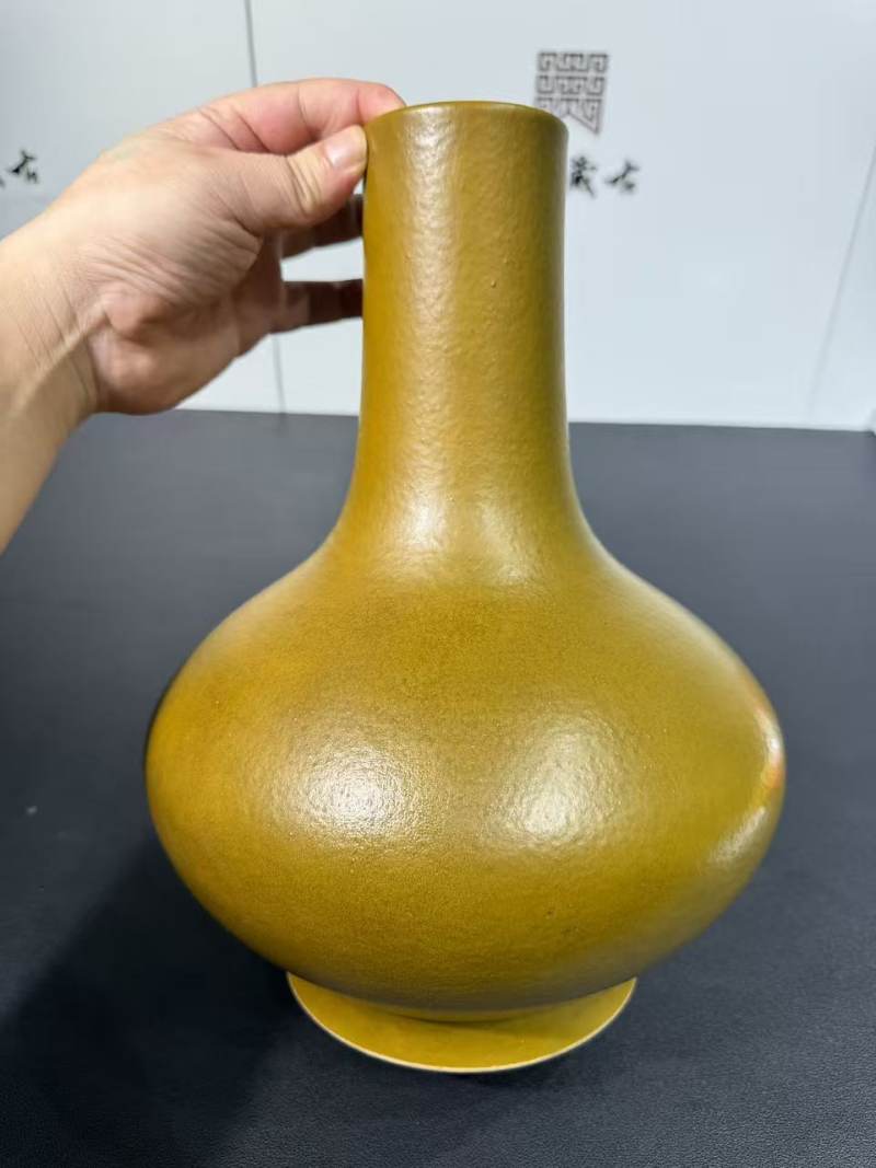清光绪 茶叶末釉荸荠瓶 - 图2