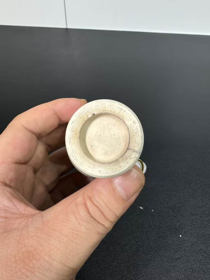 清雍正 仿定白釉模印蝶纹小梅瓶 - 图8