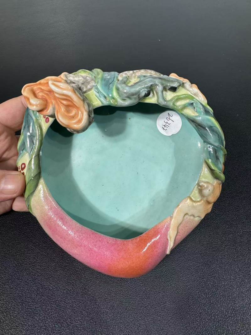 清乾隆 粉彩福寿灵芝桃形洗 - 图3