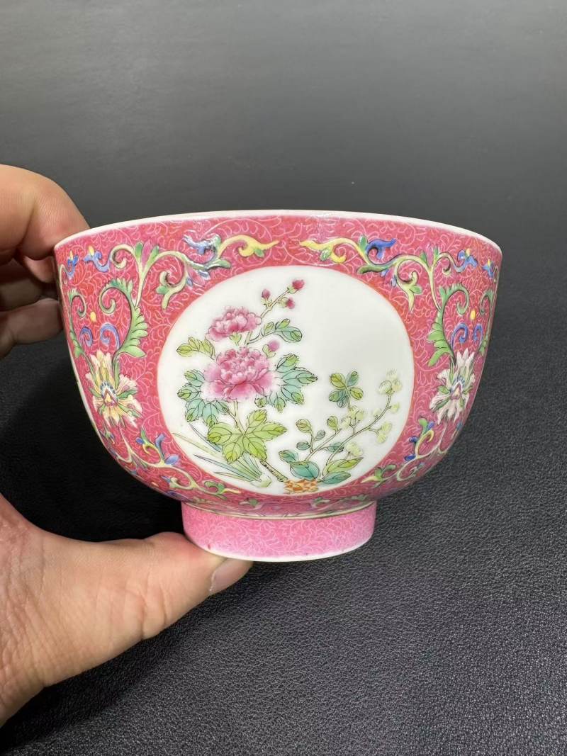 清道光 胭脂粉地洋彩轧道四季花卉纹碗 - 图4