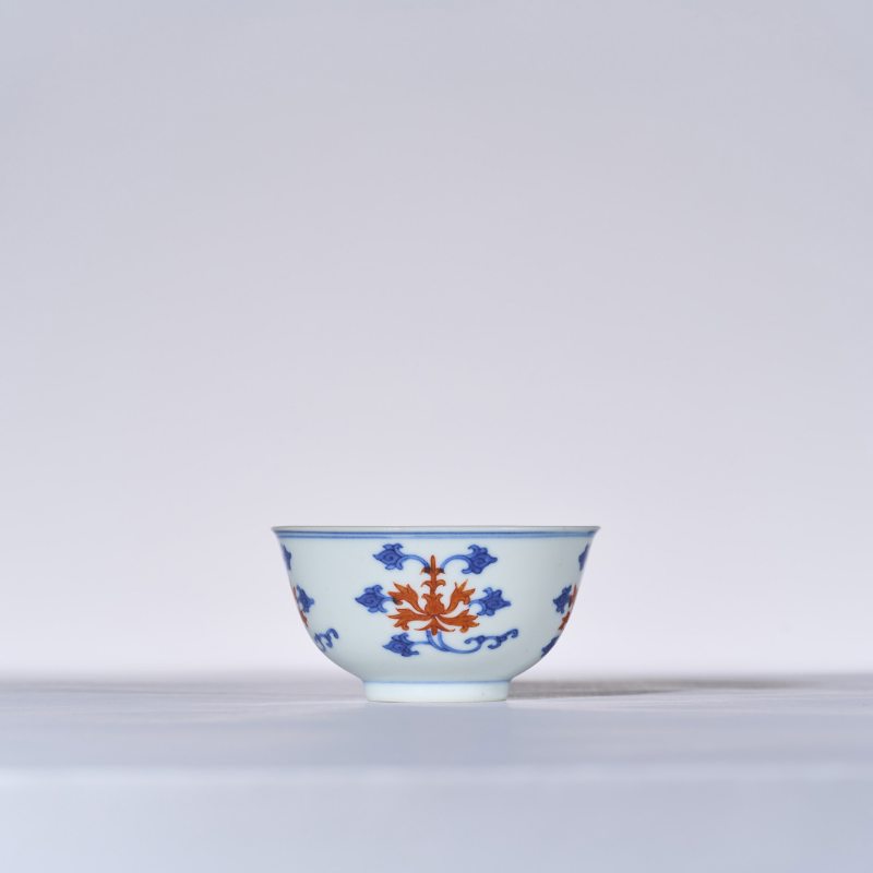 清嘉庆 青花矾红宝相花纹小杯 - 图3